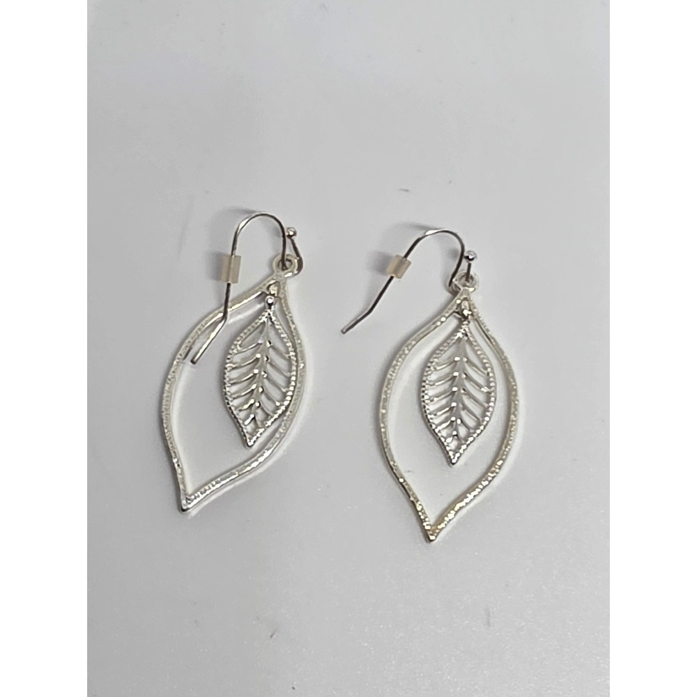 Leaf Dangle Earrings Silver Tone Openwork Lightweight Fashion Jewelry